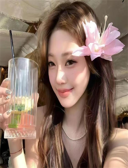 沉迷欲望的丰满女老板深度之旅：从表面到核心的逐步解析